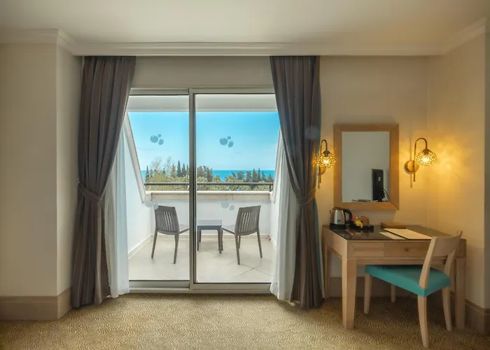 Crystal De Luxe Resort & Spa